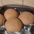 El cooksnap de andru07 cuando hizo Pan para hamburguesa 100% integral y blanco.