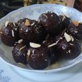 pinky makhija का कुकस्नैप जब उन्होंने सूजी के गुलाब जामुन(suji k gulab jamun recepie in hindi) बनाया था।