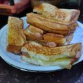 Cooksnap Karl semasa beliau membuat Sandwic Sausage & Cheese.