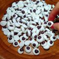 Cooksnap shazrina semasa beliau membuat Googley Eyes Candy Sprinkles Homemade.