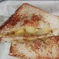 Manjeet arora का कुकस्नैप जब उन्होंने पोटैटो सैंडविच (Potato Sandwich recipe in hindi) बनाया था।