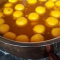 Zoya khaan का कुकस्नैप जब उन्होंने रंग बिरंगे रसगुल्ले (Rang Birange rasgulle recipe in Hindi) बनाया था।