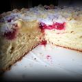 Cooksnap Benka w kuchni z czasów, kiedy przygotował Drożdżowe z jabłkiem i malinami.