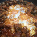 El cooksnap de Lara LS cuando hizo Butifarra con salsa de tomate picante, huevos y patatas al horno.