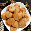 Anupama Maheshwari का कुकस्नैप जब उन्होंने नमकीन मठरी (Namkeen Mathri Recipe in Hindi) बनाया था।