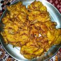 Ayesh Shah का कुकस्नैप जब उन्होंने कांदा भजिया (Kanda Bhajiya recipe in Hindi) बनाया था।