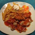 Cooksnap από Georgia Nikolaidou στη συνταγή Currywurst Pommes (λουκάνικο με σάλτσα κάρυ και πατάτες)