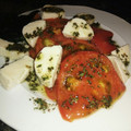 El cooksnap de Zaida TC @alquimiasfood cuando hizo Ensalada de tomate y mozzarella con aceite de albahaca fresca.