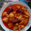 Borsbe Cooksnap-ja, amikor elkészítette a(z) Paprikás krumpli házi készítésű füstölt kolbásszal és hagymasalátával receptet.
