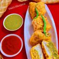 Mukti Bhargava का कुकस्नैप जब उन्होंने चीज़ी उल्टा वड़ा पाव (Cheesy ulta vada pav recipe in Hindi) बनाया था।