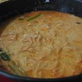 Cooksnap Vic Uris semasa beliau membuat Megi Kari Krim Berlemak.