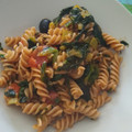 El cooksnap de Tamara Méndez López cuando hizo Pasta con puerro, espinacas y aceitunas negras (vegano).