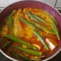 Cooksnap Mohd Redzuwan Joharri semasa beliau membuat Kari Kepala Ikan Kaci.