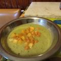 Zsanett Durda Cooksnap-ja, amikor elkészítette a(z) Fokhagymás brokkoli-krémleves receptet.
