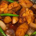 Cooksnap MocQue semasa beliau membuat Ayam Goreng Kicap Berempah.
