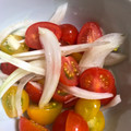 Aya Nagomi visit host's cooksnap of when they made Simple Tomato & Sweet Onion Salad.