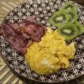 Cooksnap de Regina Fidalgo quando cozinhou Ovos Mexidos e Bacon Frito.