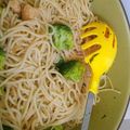 El cooksnap de elioth cuando hizo Fideos con pollo y brocoli.