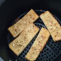 รูป Cooksnap ของ ครัวโปรแกรมเมอร์ เมื่อเขาทำ ขนมปังกรอบเนยกระเทียม ด้วยหม้ออบลมร้อน