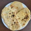 Cooksnap-ul lui Diana Onchiş atunci când a preparat Plăcinte la tigaie cu brânză și cozi de ceapă verde.