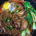 Cooksnap Julia ALeen Aireish semasa beliau membuat Homemade Sizzling Yee Mee.