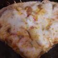 صورة من Abir، شاركها بعد تجربة وصفة بيتزا،،بعجينة العشر دقائق🍴 بصراحة عجينة خيلة ،، وبتشهي🍕