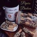 Cooksnap Aznie Khasri semasa beliau membuat Pepero Badam.