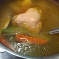 El cooksnap de Fathy Padilla cuando hizo Caldo de pollo con tomate verde y brócoli.