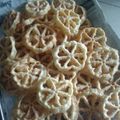Cooksnap dari Dewi Mukty untuk resep Kembang Goyang Wijen