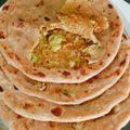 Rafiqua Shama का कुकस्नैप जब उन्होंने मटर के पराठे (Matar ke paratha recipe in Hindi) बनाया था।