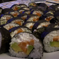 El cooksnap de spedgra cuando hizo Sushi casero- Maki de aguacate, salmón y langostino con queso crema.