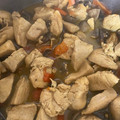 El cooksnap de Marián Gz cuando hizo Pollo guisado con berenjena, champiñones y taquitos de jamón.