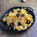 Cooksnap MinSha semasa beliau membuat Aglio olia Angle hair.
