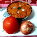 Mrinalini Sinha का कुकस्नैप जब उन्होंने प्याज टमाटर भुनी चटनी (pyaz tamatar bhuni chutney recipe in hindi) बनाया था।