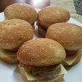 صورة من براءة هلال ، شاركها بعد تجربة وصفة برجر الدجاج لذيييذ ومختلف الطعم 😋