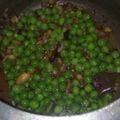Aparna dube का कुकस्नैप जब उन्होंने मटर पनीर (matar paneer recipe in Hindi) बनाया था।