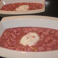 El cooksnap de jorbasmar cuando hizo Crema fría de remolacha y kefir (o yogur) a la hierbabuena, con sal de jamón y tejas de queso.