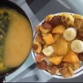 El cooksnap de Natalie camargo cuando hizo Pancakes 🥞 de harina de almendra y coco, salsa de mango 🥭 en sartén, arándanos y yogurt de vainilla🤤.