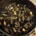 jennimd's cooksnap of when they made Mussels in white wine and garlic broth.