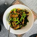 Cooksnap Iffah Syed Ariffin semasa beliau membuat Daging Goreng Kunyit Bawang.