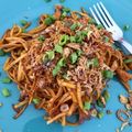 Cooksnap Eyzza Affection II semasa beliau membuat Mee Sanggul Goreng Simple.