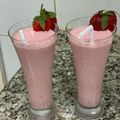 Alka Bhandari's cooksnap of when they made Strawberry Milkshake.