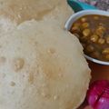Tânvi Vârshnêy का कुकस्नैप जब उन्होंने छोले भटूरे (Chole Bhature recipe in Hindi) बनाया था।