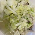 QBee Sindy Chien 的 鴻禧菇炒高麗菜（全素） cooksnap