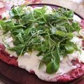 El cooksnap de Mely cuando hizo Pizza de remolacha con mozzarella, rúcula y ajo.