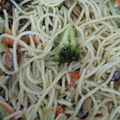 Cooksnap Rose Nani Nizah Nayan semasa beliau membuat Spaghetti Aglio Olio versi campak2.