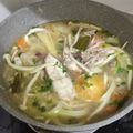 Cooksnap zain zacko semasa beliau membuat Sup Ikan Merah ala Thai.