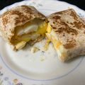 Cooksnap Izzati Zakiah Zailani semasa beliau membuat Eggs Wrap.