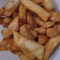 Sakshi acharya का कुकस्नैप जब उन्होंने नमकपारे (namkpare recipe in Hindi) बनाया था।