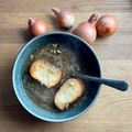 Rachel's cooksnap of when they made Vegan French Onion Soup 🌱(& vegan garlic bread 🥖).